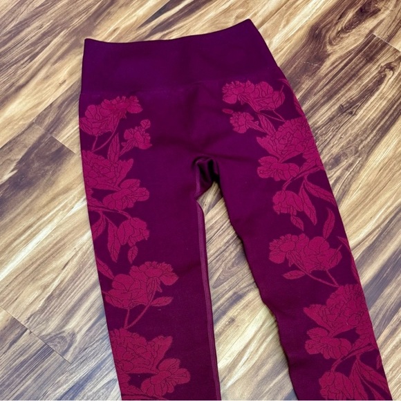 Fabletics Seamless Floral Leggings - Picture 3 of 5